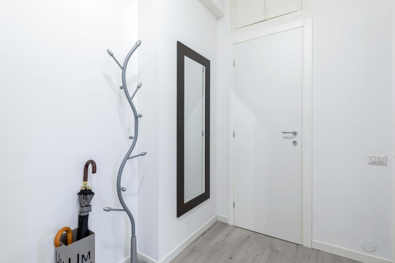 Piazza De Angeli M1 Comfortable Flat With Balcony Milán Exterior foto
