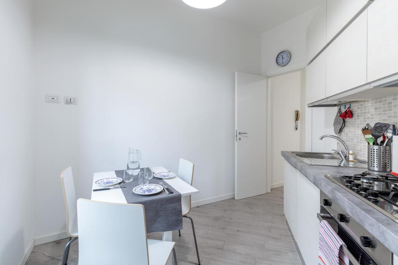 Piazza De Angeli M1 Comfortable Flat With Balcony Milán Exterior foto